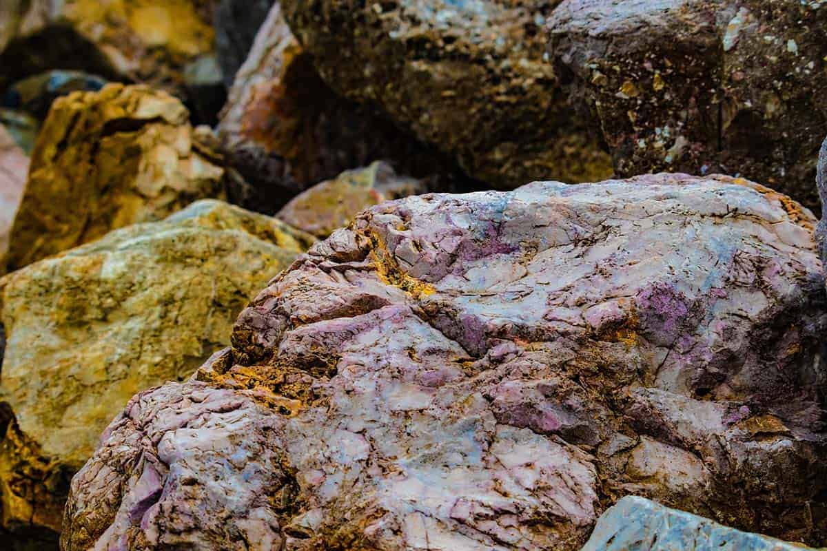 How Does Gold Look Like In Rocks